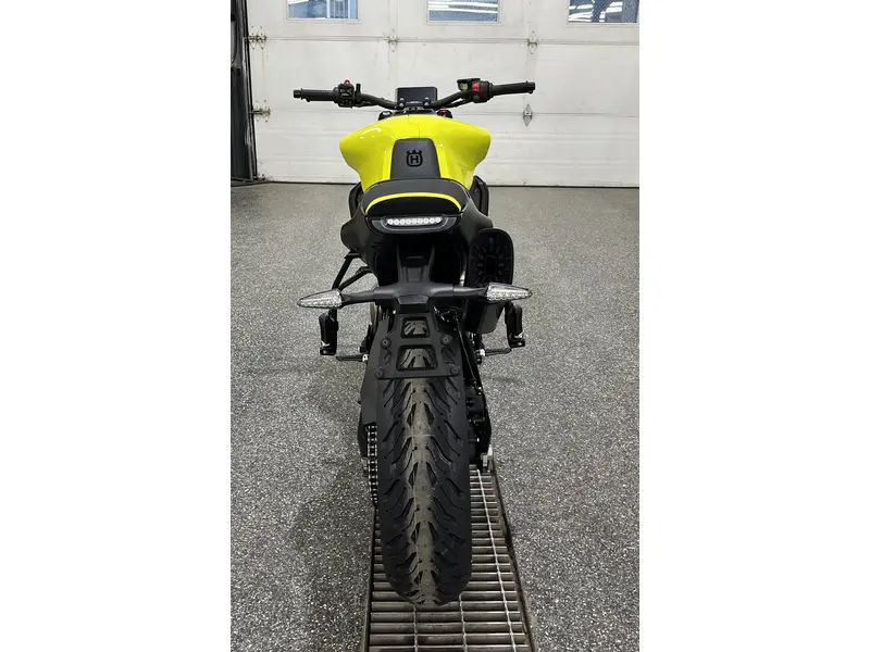 2025 Husqvarna VITPILEN 801