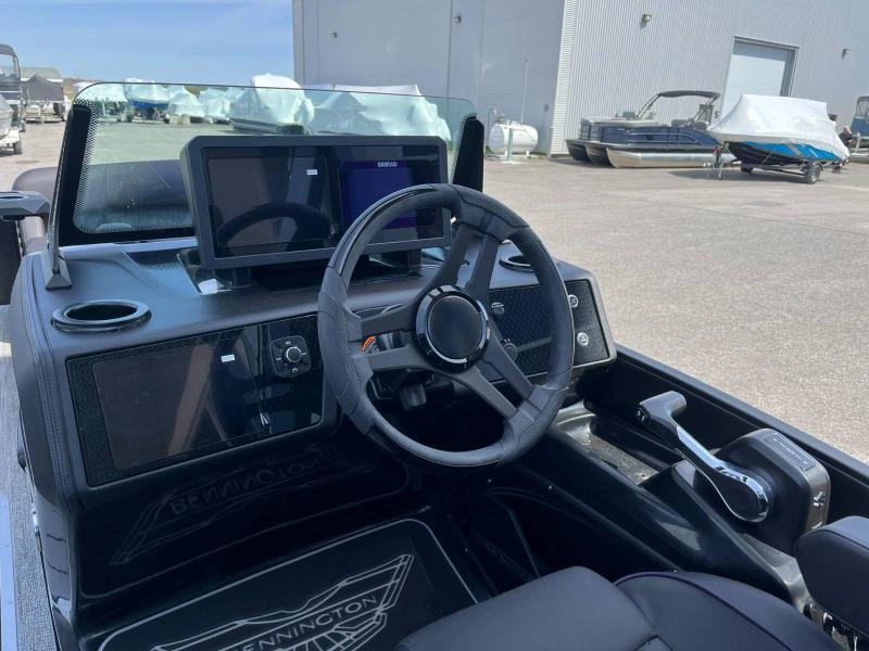 Bennington Marine M24 L-bench Arche Sport Demo 2025 alt