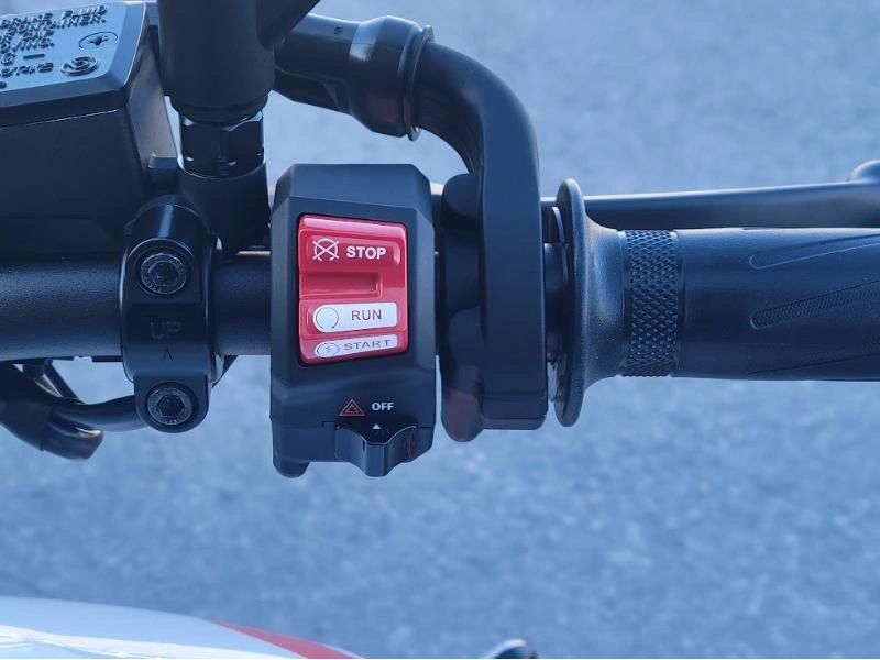 2025 Yamaha Xsr700 alt