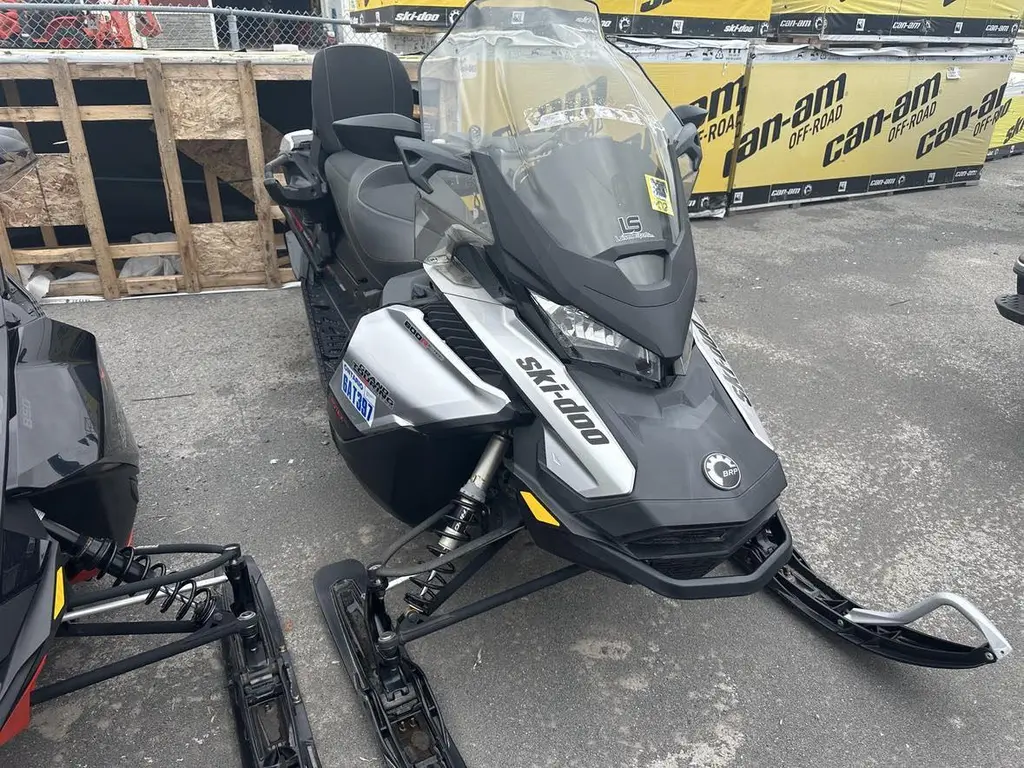 2019 Ski-Doo grand touring 600 r