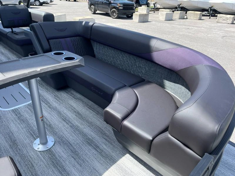 Bennington Marine M24 L-bench Arche Sport Demo 2025 alt