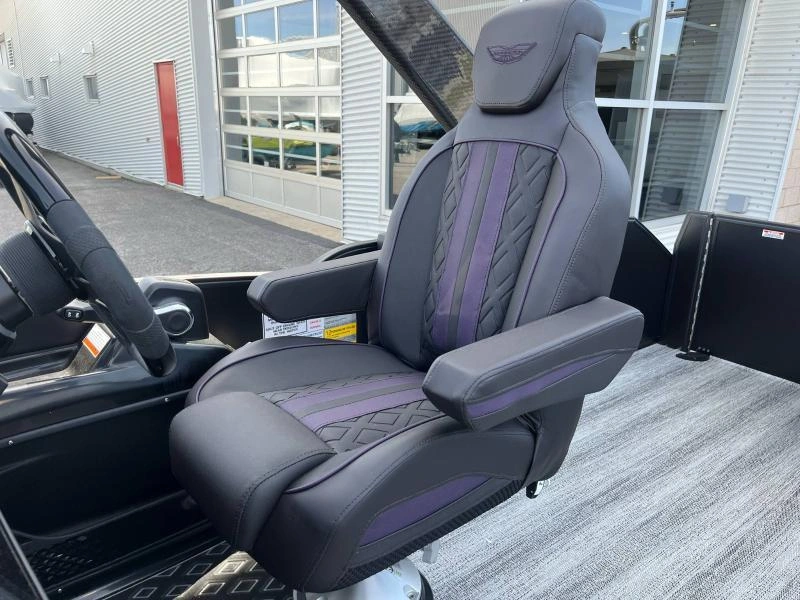 Bennington Marine M24 L-bench Arche Sport Demo 2025 alt