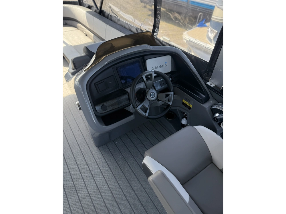 2023 Legend V-series Aqua Tower Sport Pro W/ Full Enclosure, 115 Exlpt 4s Merc