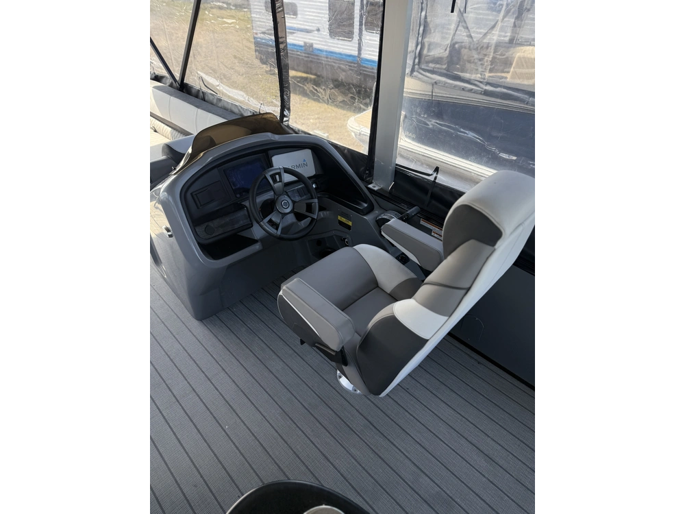 2023 Legend V-series Aqua Tower Sport Pro W/ Full Enclosure, 115 Exlpt 4s Merc