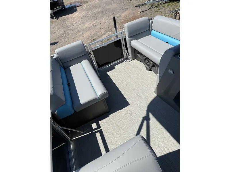 Legend LE 17 RS W/ 25 ELPT 4S Merc & Mooring cover 2025