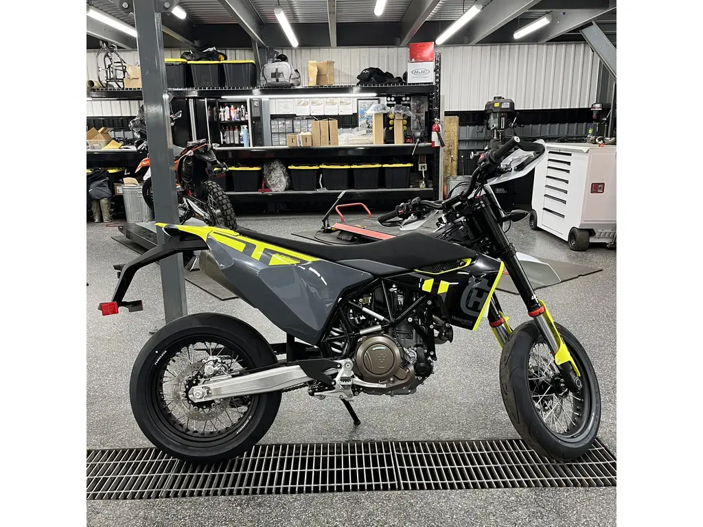 2024 Husqvarna 701 SUPERMOTO 