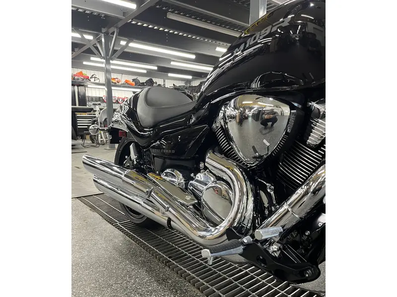 2025 Suzuki BOULEVARD M109R