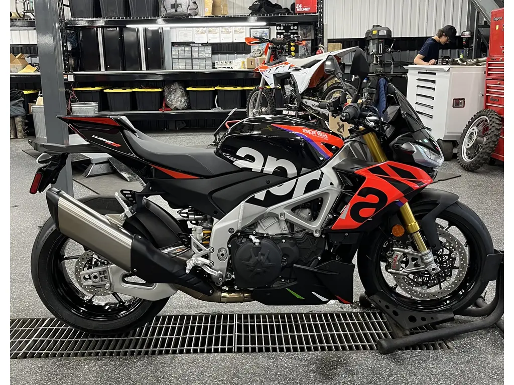 2024 Aprilia TUONO 1100 FACTORY