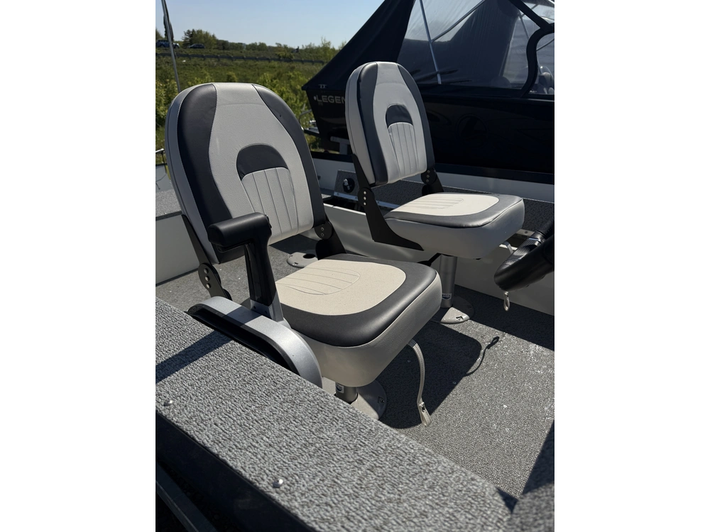 2025 Legend 16 Prosport Sc W/ 25 Elpt 4s Merc & Mooring Cover