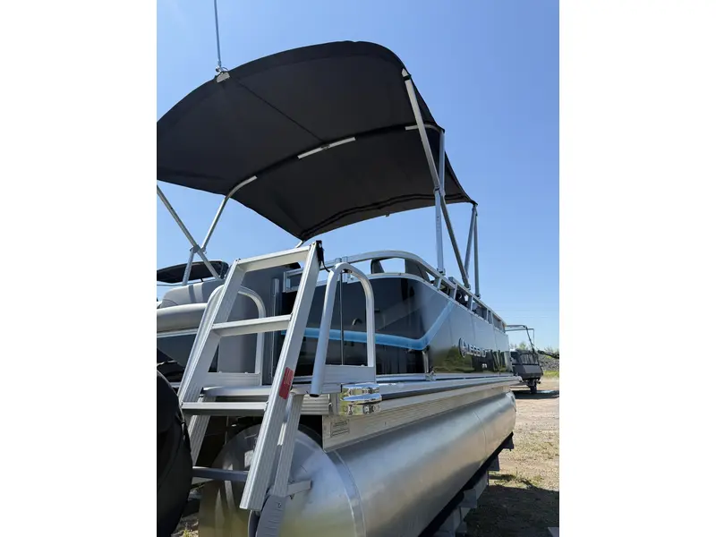 Legend LE 17 RS W/ 25 ELPT 4S Merc & Mooring cover 2025