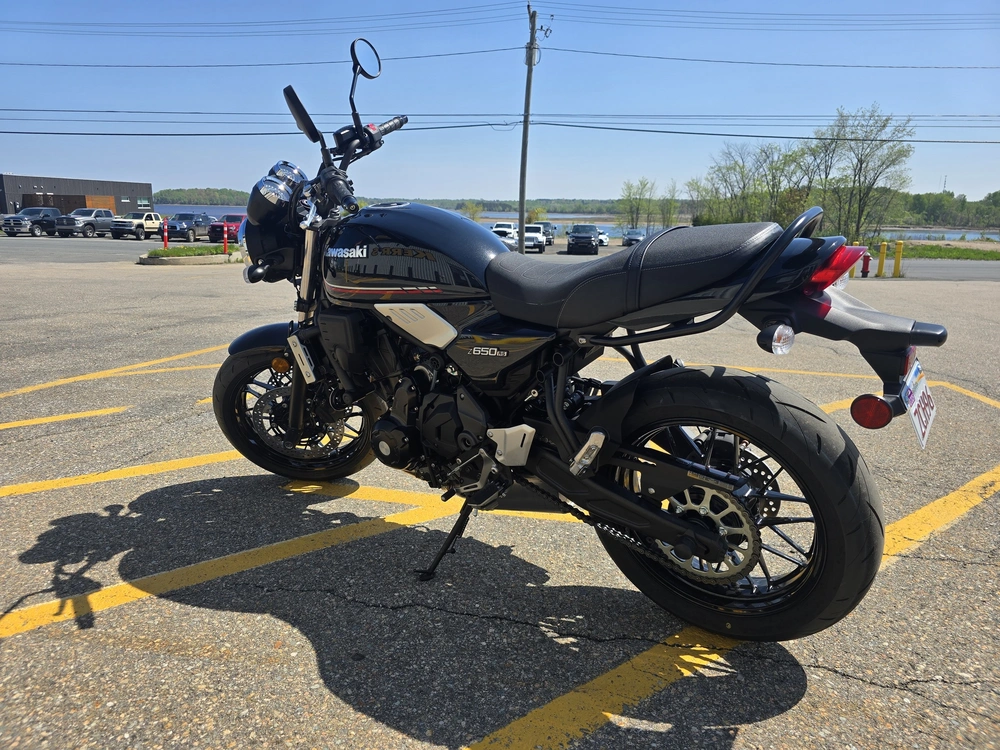 2023 Kawasaki Z650rs alt