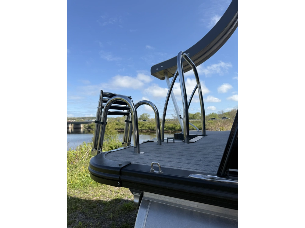 2023 Legend V-series Aqua Tower Sport Pro W/ Full Enclosure, 115 Exlpt 4s Merc