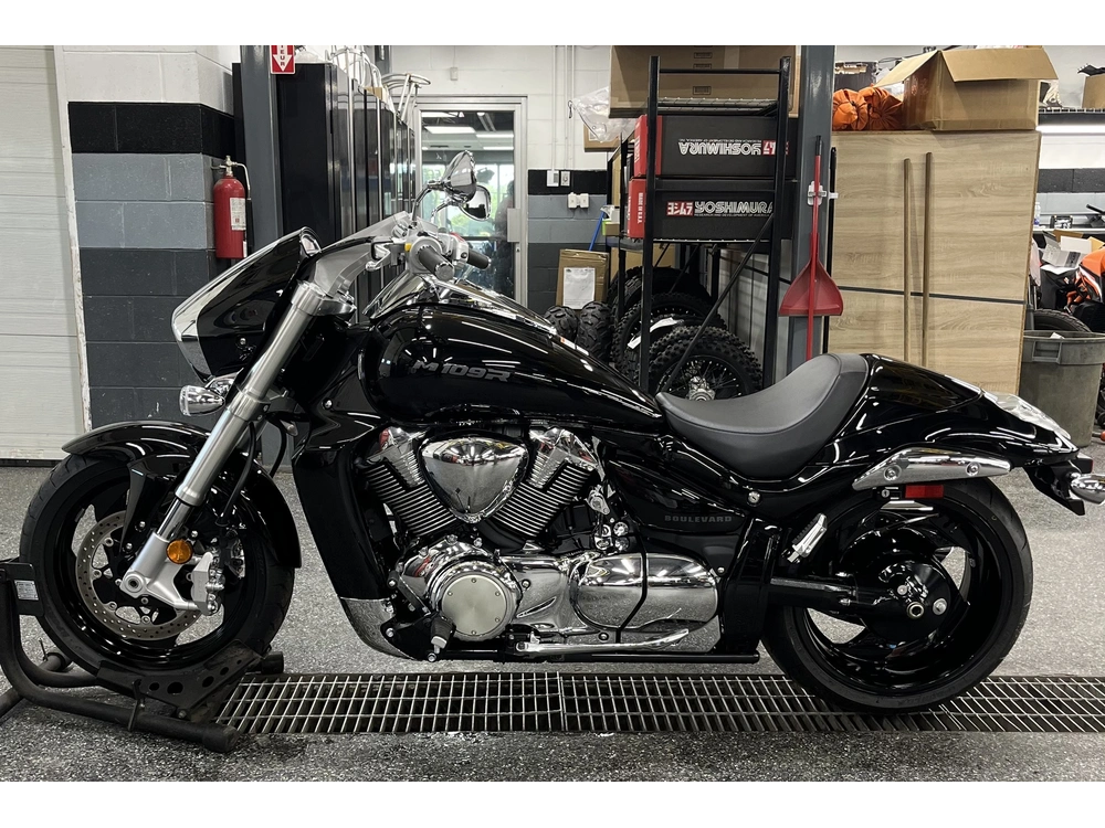 Suzuki Boulevard M109r 2025 alt