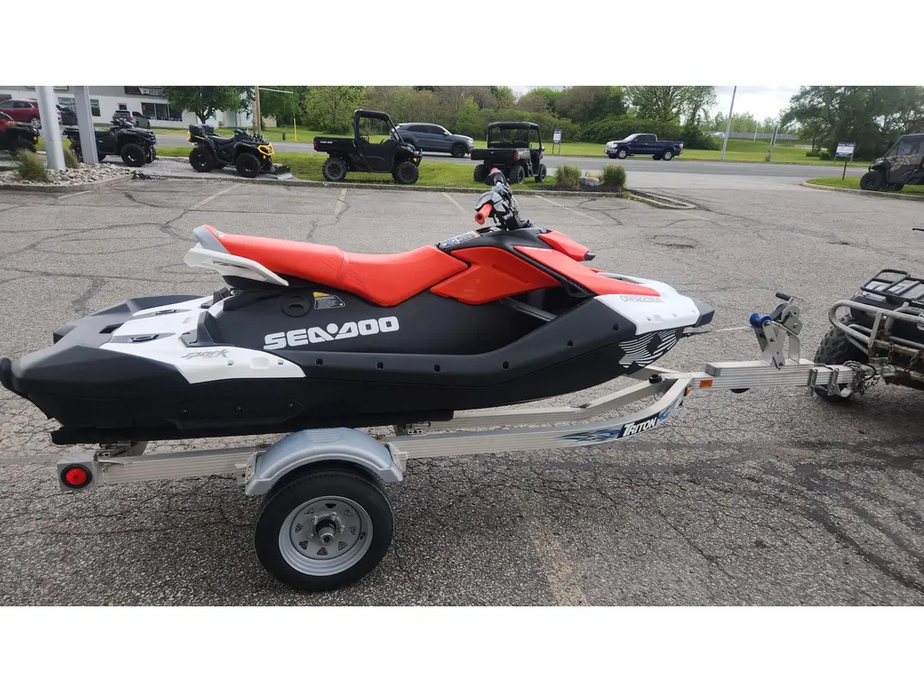 2024 Sea-Doo PWC SPARK TRIXX 90 WH 3UP IBR 24