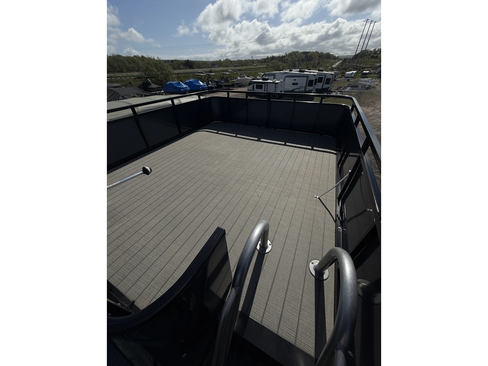 2023 Legend V-series Aqua Tower Sport Pro W/ Full Enclosure, 115 Exlpt 4s Merc