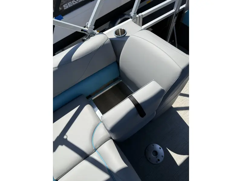 Legend LE 17 RS W/ 25 ELPT 4S Merc & Mooring cover 2025