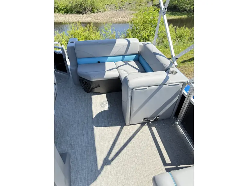 Legend LE 17 RS W/ 25 ELPT 4S Merc & Mooring cover 2025