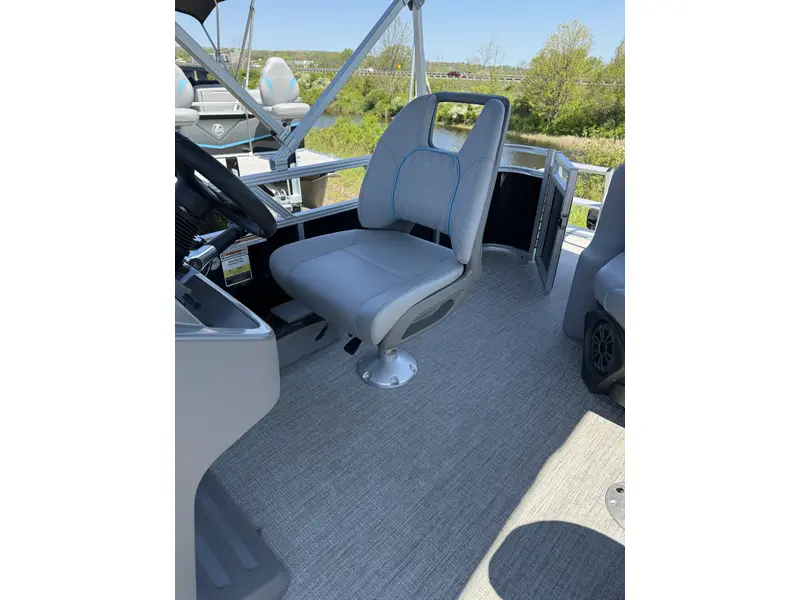 Legend LE 17 RS W/ 25 ELPT 4S Merc & Mooring cover 2025