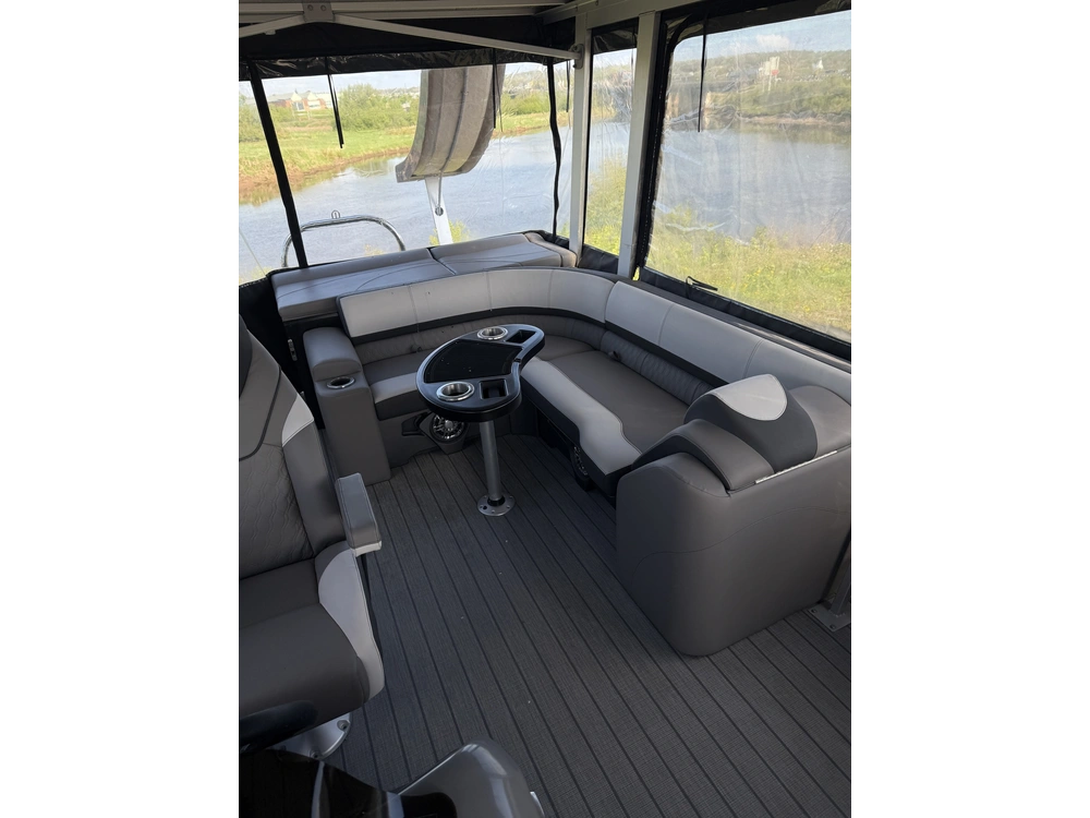 2023 Legend V-series Aqua Tower Sport Pro W/ Full Enclosure, 115 Exlpt 4s Merc