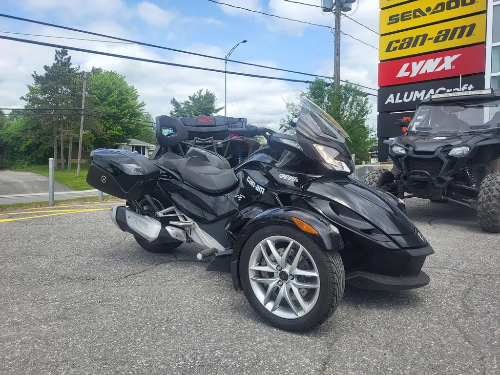 2014 Can-Am SPYDER ST STANDARD