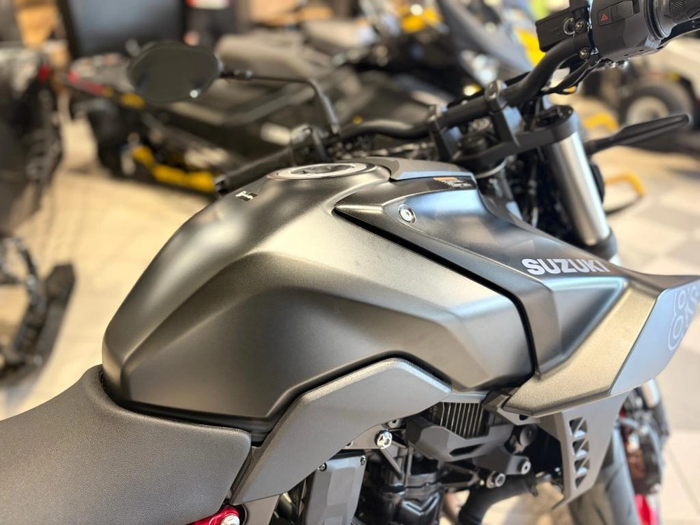 Suzuki Gsx-8s 2025 alt