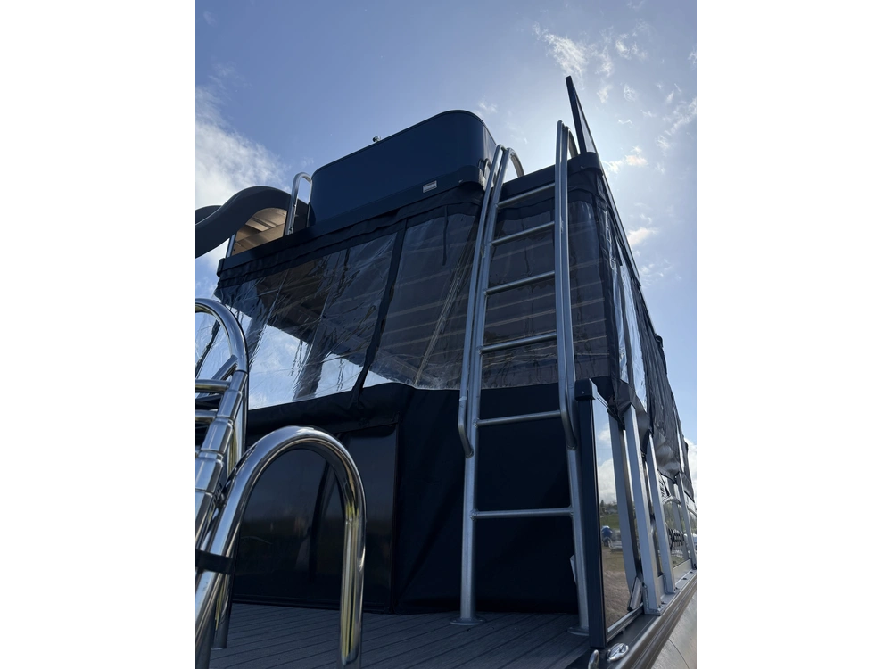 2023 Legend V-series Aqua Tower Sport Pro W/ Full Enclosure, 115 Exlpt 4s Merc