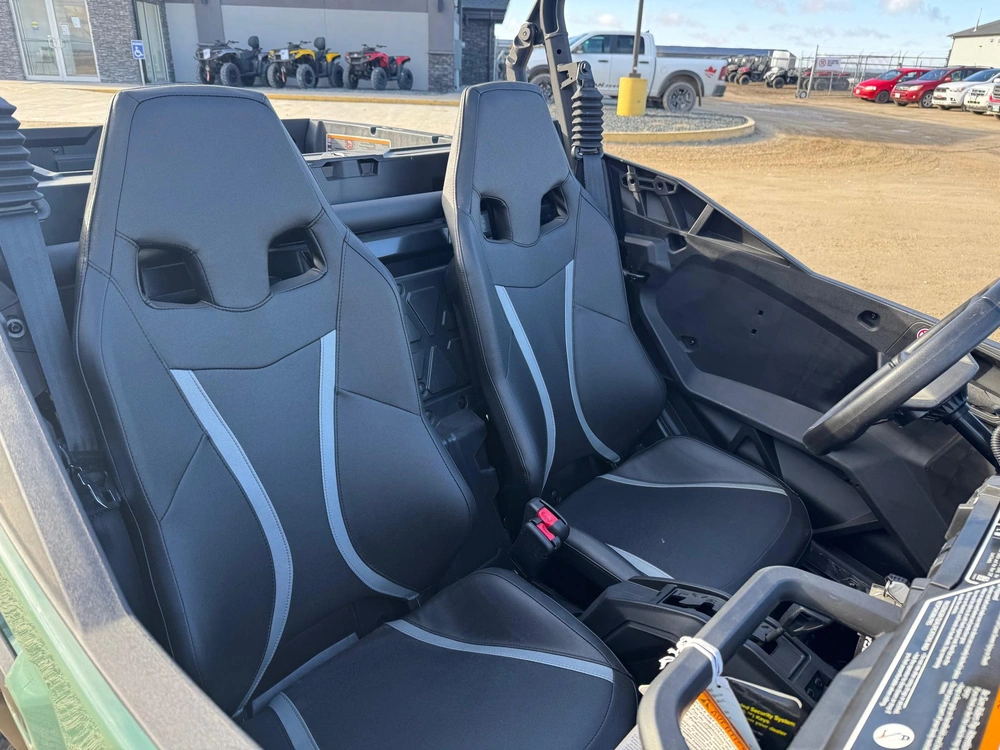 2025 Can-am Commander 700 Dps alt