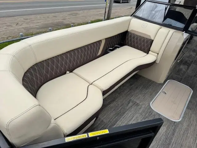 2023 Godfrey Marine SANPAN 2700 ULW