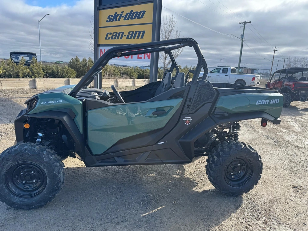 2025 Can-am Commander 700 Dps alt