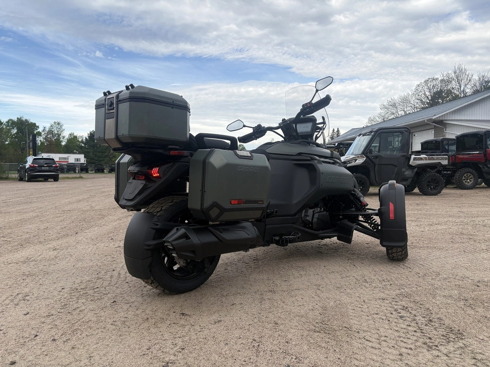 2025 Can-am Canyon alt