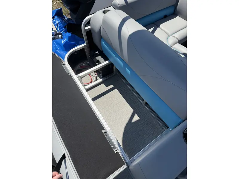 Legend LE 17 RS W/ 25 ELPT 4S Merc & Mooring cover 2025