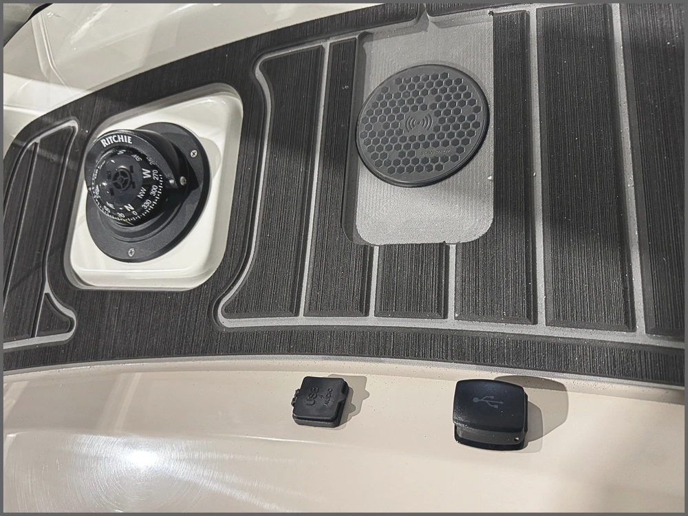 2025 Boston Whaler 220 Dauntless alt