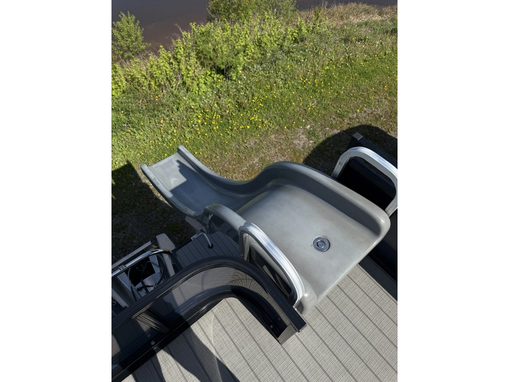 2023 Legend V-series Aqua Tower Sport Pro W/ Full Enclosure, 115 Exlpt 4s Merc