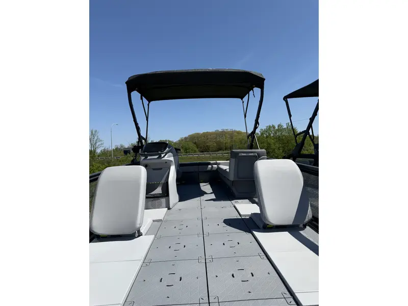 Sea-Doo Switch® Sport 21 - 230 hp W/ Galvanized Trailer 2024