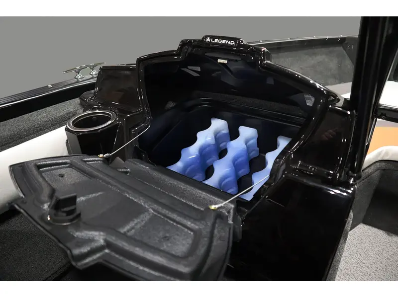 Legend X18 w/ 90 ELPT 4S Merc, galv trailer & bow to stern cover 2024