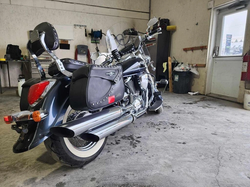 Suzuki C50t (vl800) 2011 alt