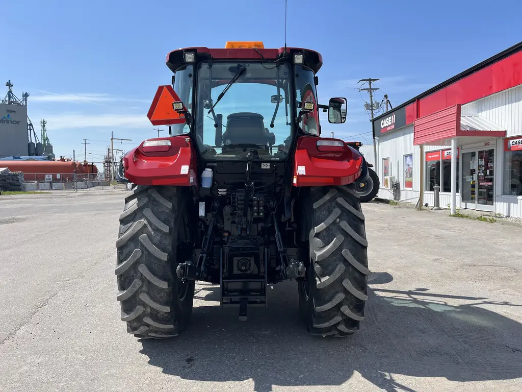 Case IH Farmall 105U 2016