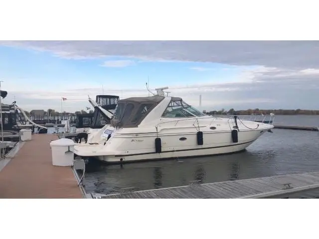 2002 Cruisers Yachts 3870