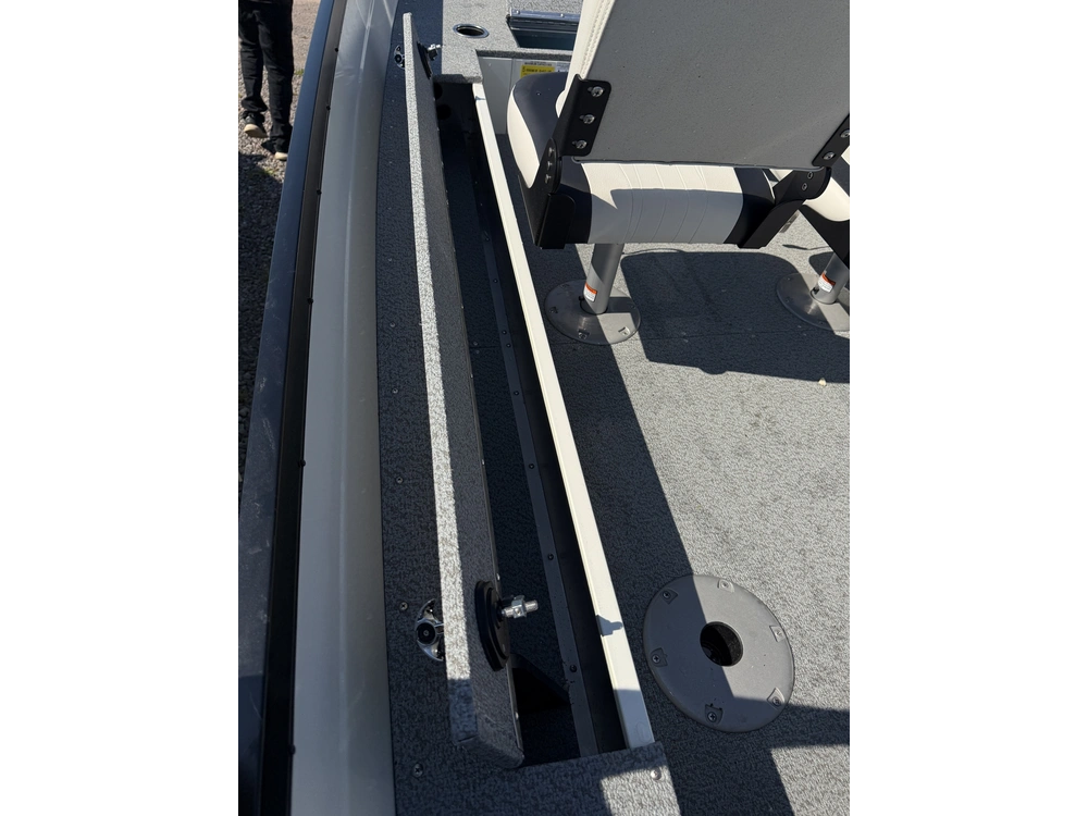 2025 Legend 16 Prosport Sc W/ 25 Elpt 4s Merc & Mooring Cover