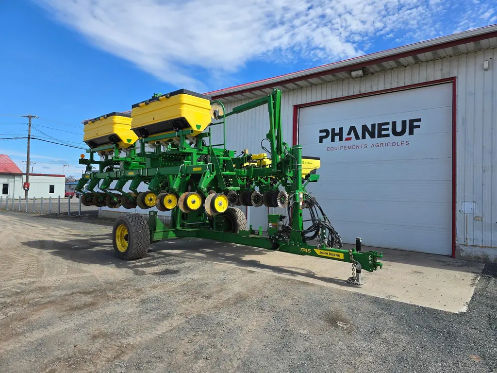 John Deere 1745 2023