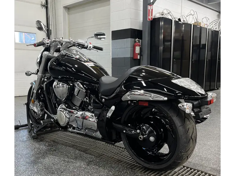 2025 Suzuki BOULEVARD M109R