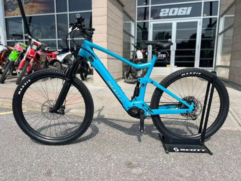 2025 Scott STRIKE 940 MEDIUM