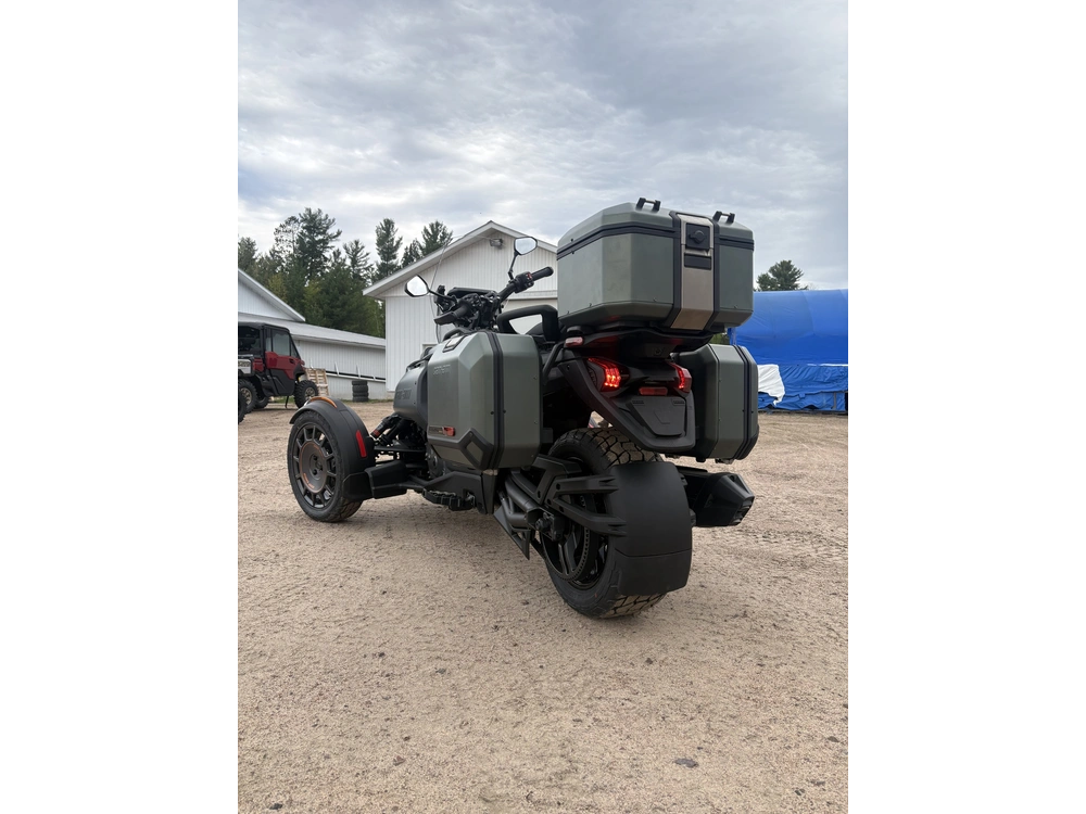 2025 Can-am Canyon alt