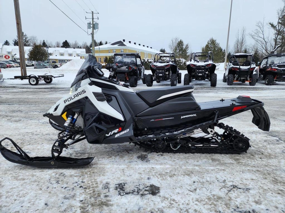 Polaris Indy Vr1 137 650 2021 alt