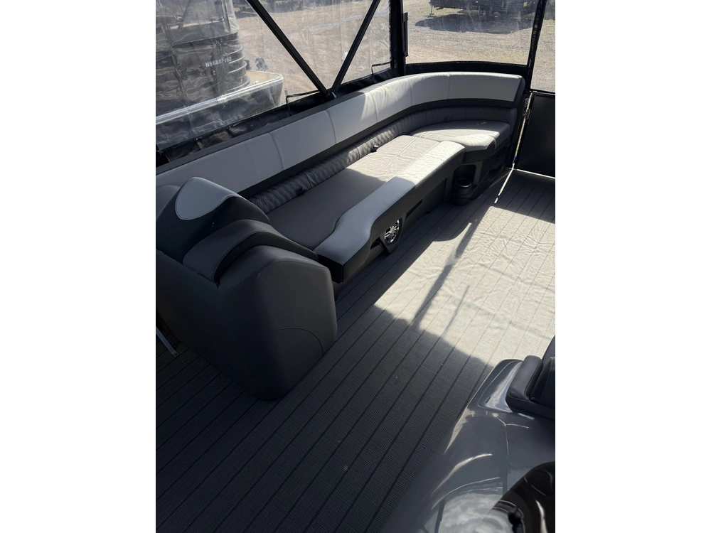 2023 Legend V-series Aqua Tower Sport Pro W/ Full Enclosure, 115 Exlpt 4s Merc