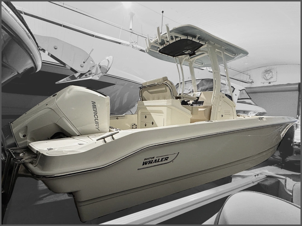 2025 Boston Whaler 220 Dauntless alt