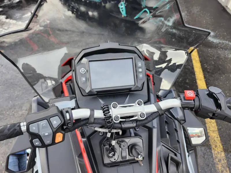 2025 Polaris ProStar S4 INDY Adventure 137 - Electric Start & 7S Display