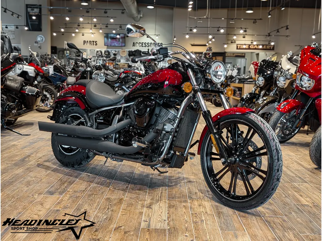 2025 Kawasaki Vulcan 900 Custom // Candy Fire Red/Ebony 