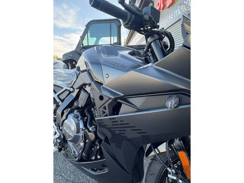 2025 Suzuki GSX-8R