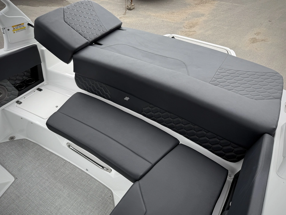 2025 Four Winns H1 Mercruiser 4.5l alt